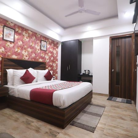 Hotel The Infinity Near Delhi Airport Új-Delhi Kültér fotó