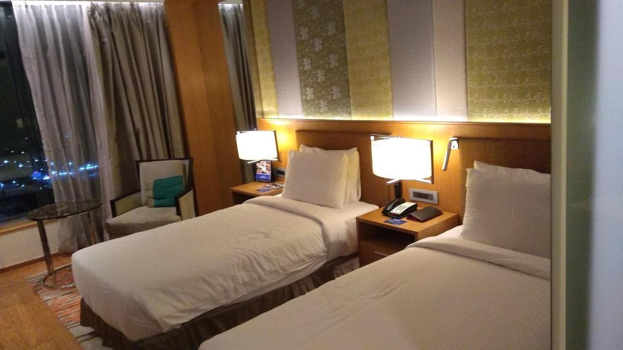 Hotel The Infinity Near Delhi Airport Új-Delhi Kültér fotó